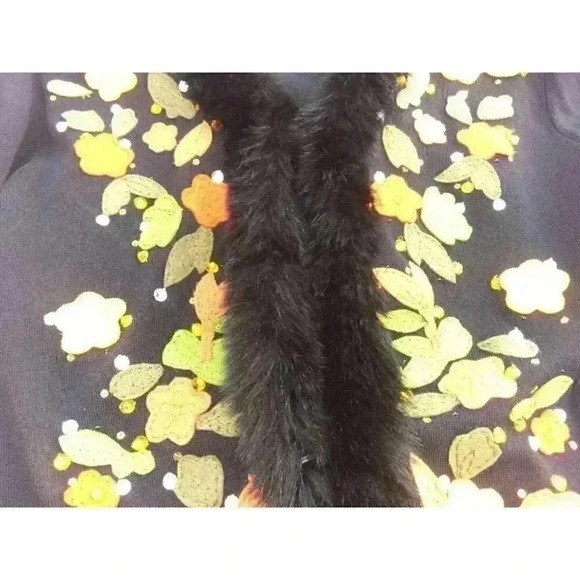 Victoria Harbour Women's Cardigan Sweater Black Floral Applique Faux Fur M - Picture 5 of 8